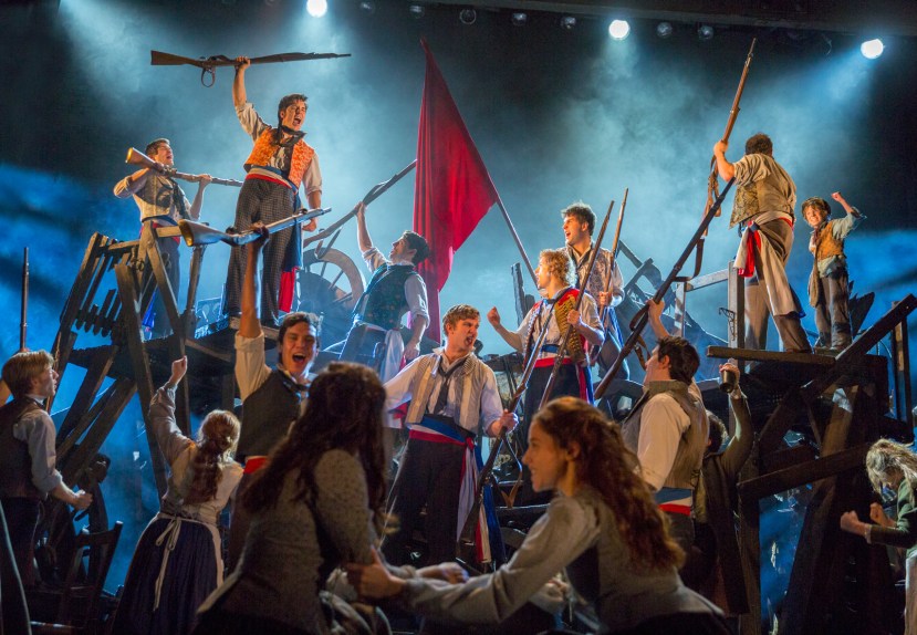 LES-MISERABLES-AUSTRALIA-2014-Barricade