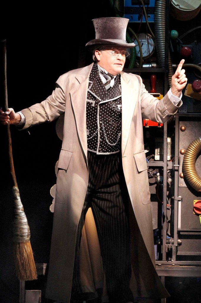 Wicked Australia 2014 Reg Livermore as The Wizard