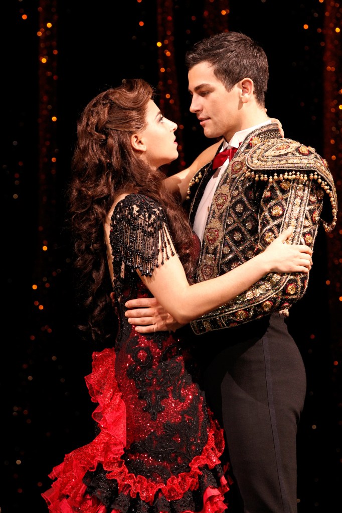 Strictly-Ballroom-musical,-Sydney,-Phoebe-Panaretos-and-Thomas-Lacey