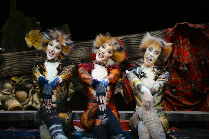 Cats, London Palladium, Demeter (Zizi Strallen), Bombalurina (Charlene Ford), Jellylorum (Clare Rickard)
