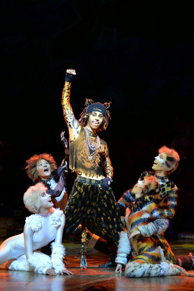 Cats, London Palladium, Hannah Kenna Thomas (White Cat), Natasha Mould (Jemima), Antoine Murray-Straughan (Rum Tum Tugger), Dawn Williams (Rumpleteazer), Benjamin Yates (Mungojerrie)