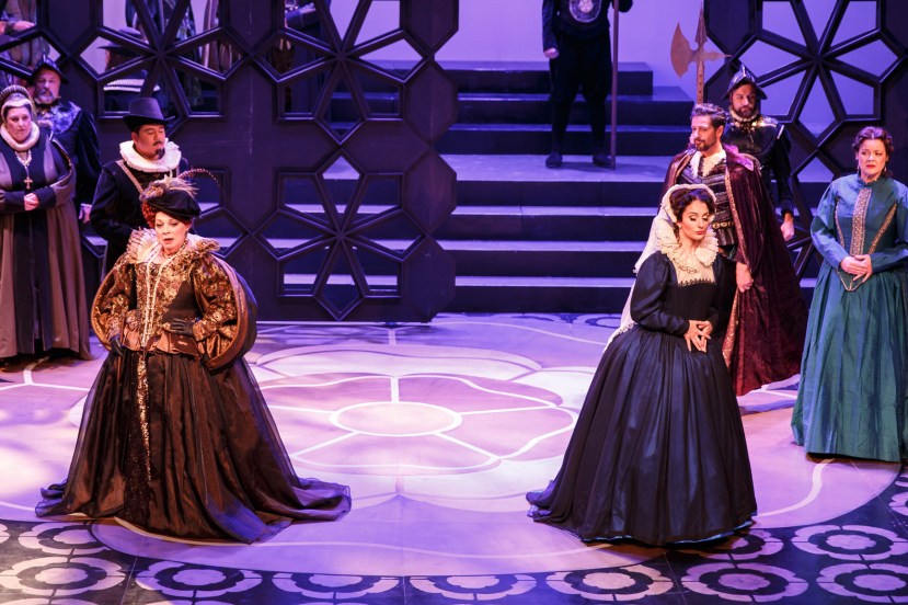 Mary Stuart 2015 Melbourne Opera, Rosamund Illing as Queen Elizabeth, Elena Xanthoudakis as Queen Mary