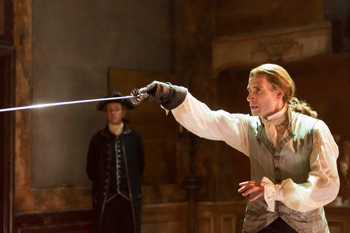 LES LIAISONS DANGEREUSES