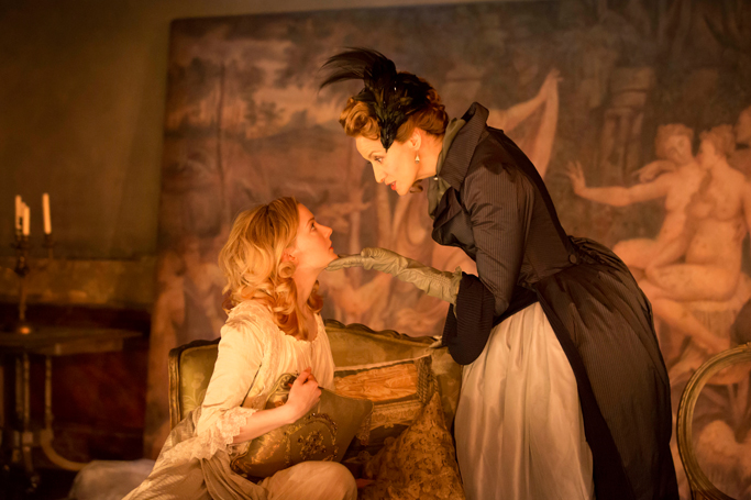 LES LIAISONS DANGEREUSES